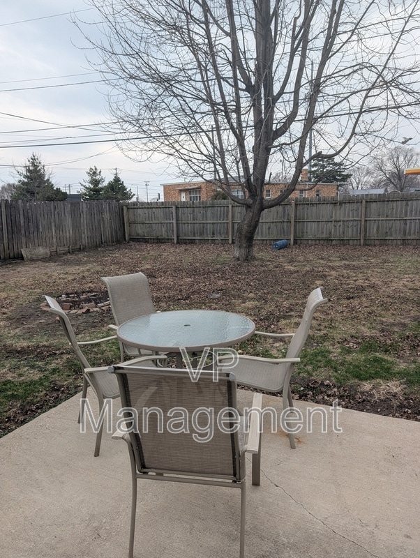 Building Photo - 6904 N Pine St