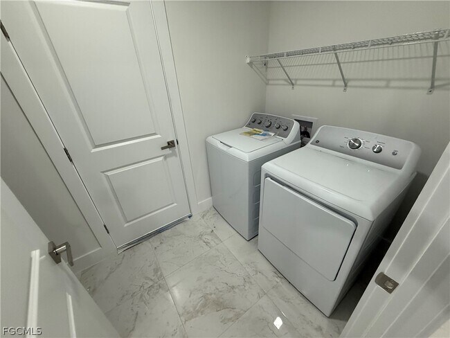 Building Photo - 2012 NE 28th St