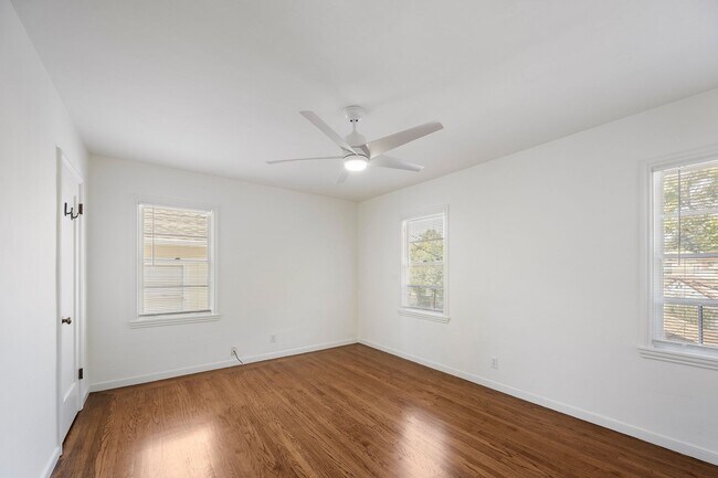 Building Photo - North Berkeley 2 Bedroom Rare Finds!