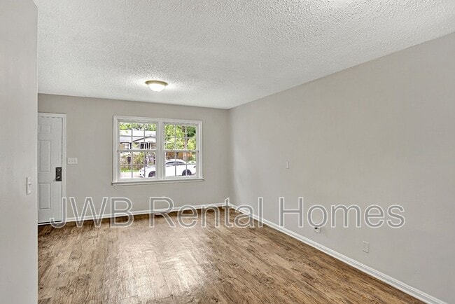 Building Photo - 3504 Hyacinth St