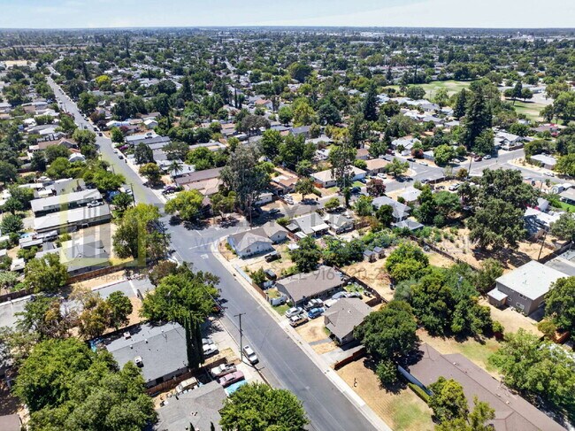 Building Photo - Charming 2-Bedroom Bungalow Retreat in Sacramento