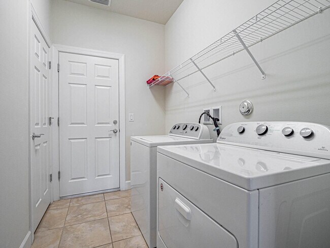 Building Photo - 5163 Longhorn Dr