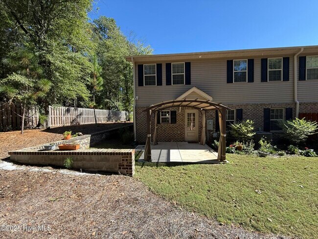 Building Photo - 300 Mashie Ct