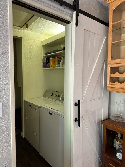 Laundry Room - 4624 Calmont Ave