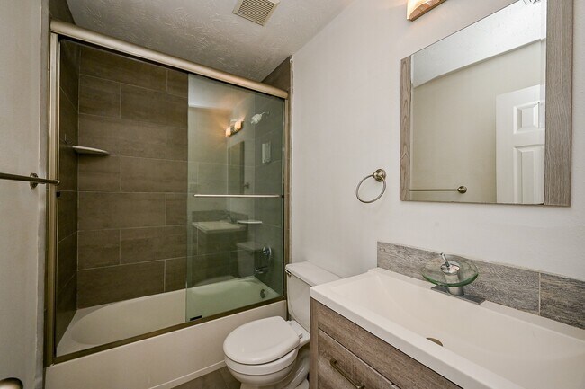 Building Photo - 18135 Brightwood Park Ln