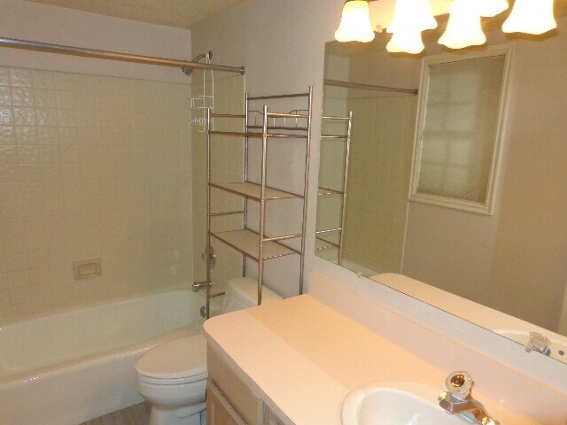 Building Photo - 954 Schneitter Cir