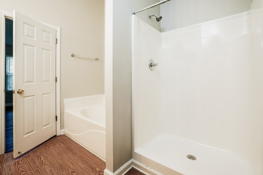 Building Photo - 7470 Royale Ct