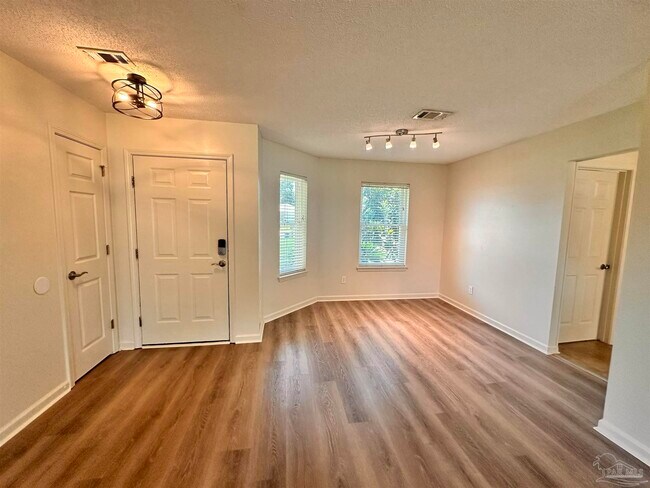 Building Photo - 3304 Tiller Ct