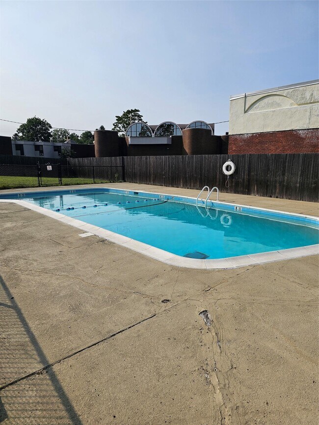 Building Photo - 274 Hooker Ave
