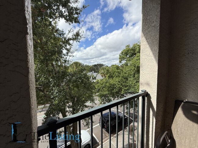 Building Photo - 402 S Armenia Ave