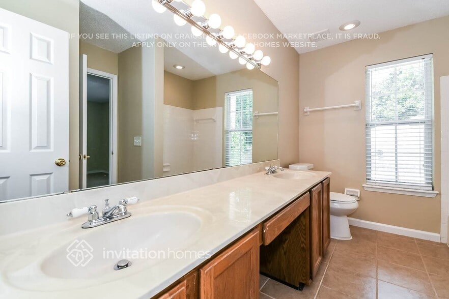 Building Photo - 9044 Camshire Dr