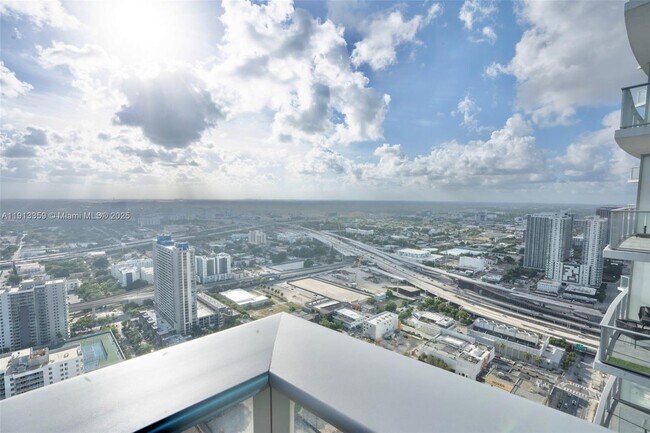 Building Photo - 851 NE 1st Ave