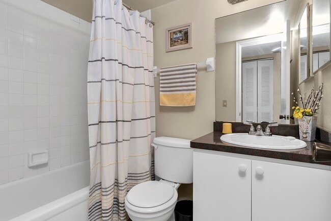 Building Photo - 6715 W 26th Dr