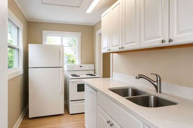 Building Photo - 1 Bedroom, 1 Bathroom Home for Rent in Zephyrhills!