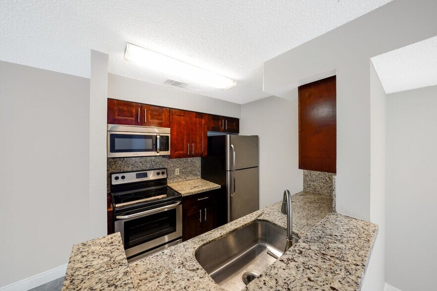 Building Photo - 2926 S University Dr