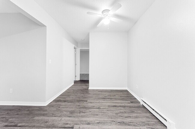 Building Photo - 5963 Walnut Cir Dr