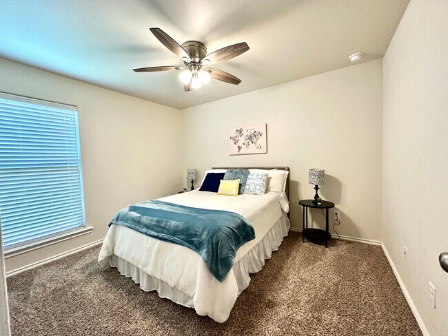 Building Photo - Furnished Short Term Rental