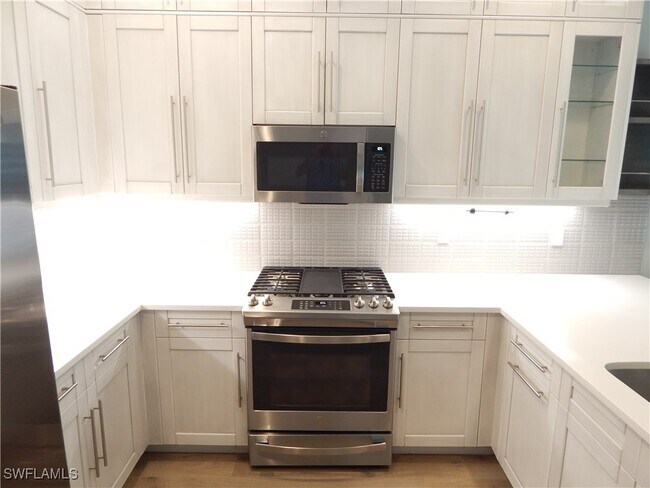 Building Photo - 11331 Jacaranda Dr