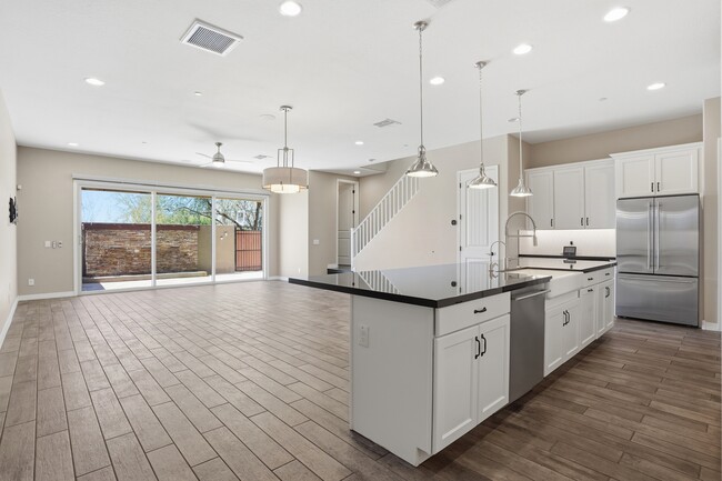 Building Photo - 7471 E Paraiso Dr