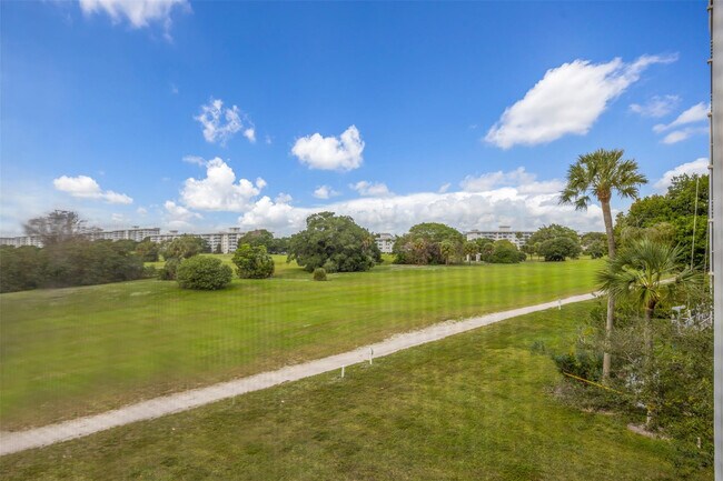 Building Photo - 2681 S Course Dr