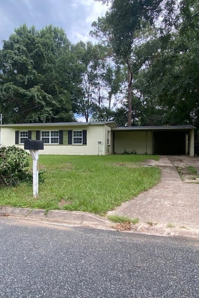 Building Photo - 926 Apache St