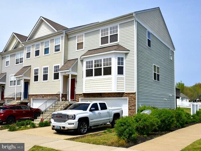 Building Photo - 390 English Oak Ln