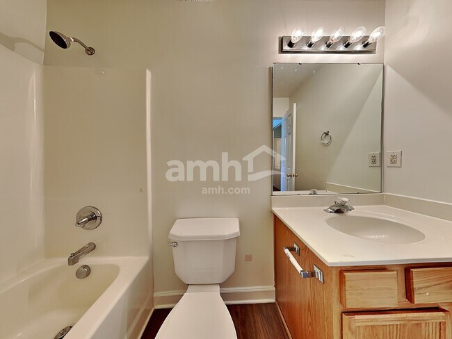 Building Photo - 4945 Hopewood Ln