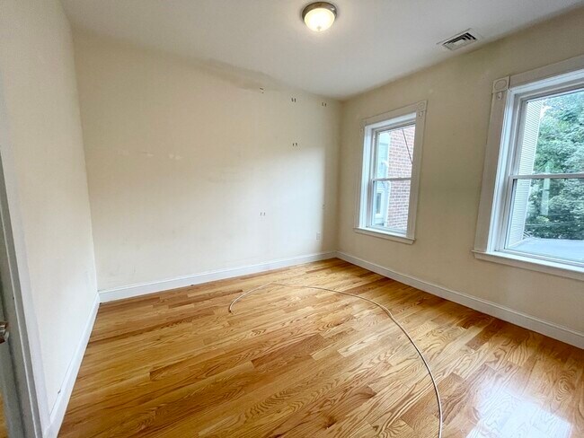 Building Photo - 92 L St