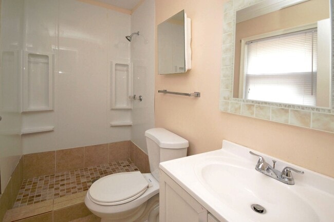 Building Photo - 3BR Ranch – Near Whitewater Center & I-485