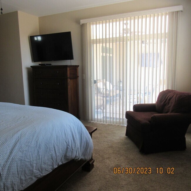 Building Photo - Beautiful Home with 57ft Boat Deep Garage! Can be rented Furnished or Unfurnished