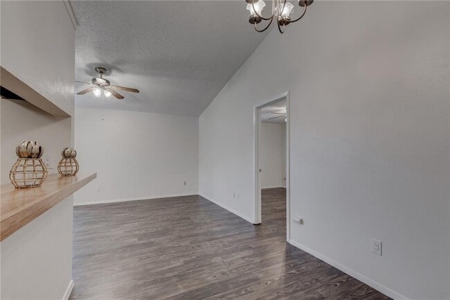 Building Photo - 11405 Walnut Ridge Dr