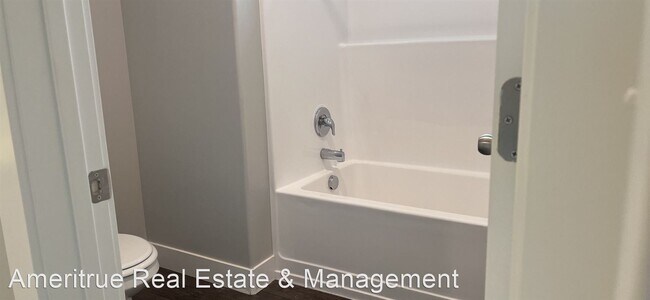 Building Photo - 3 br, 2 bath House - 423 N. 360 W.