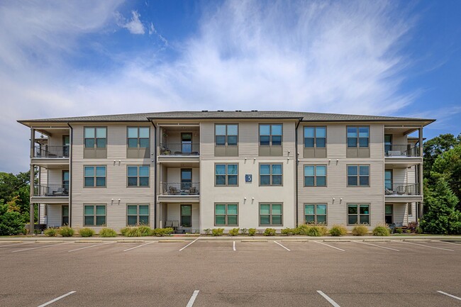 Building Photo - Coastal living right in the middle of Ocea...