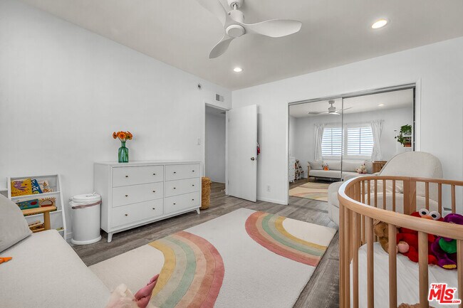 Building Photo - 14238 Dickens St