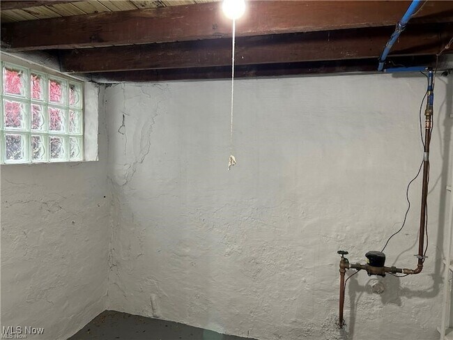 Building Photo - 15630 Holmes Ave