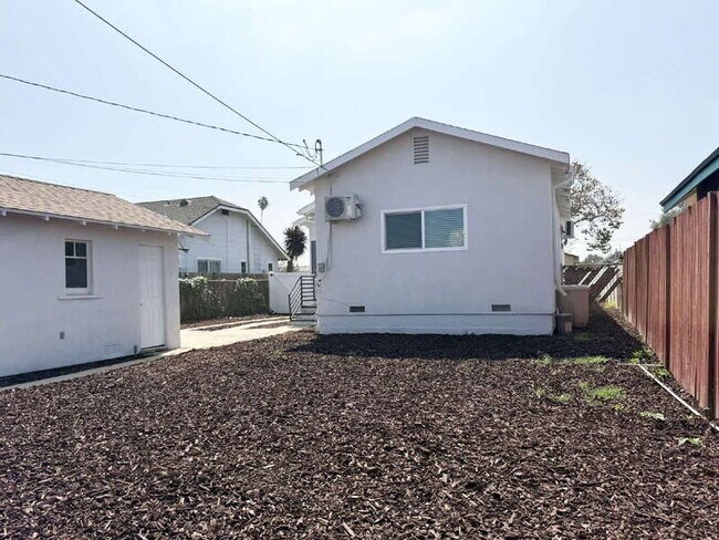 Building Photo - 1313 W 84th Pl