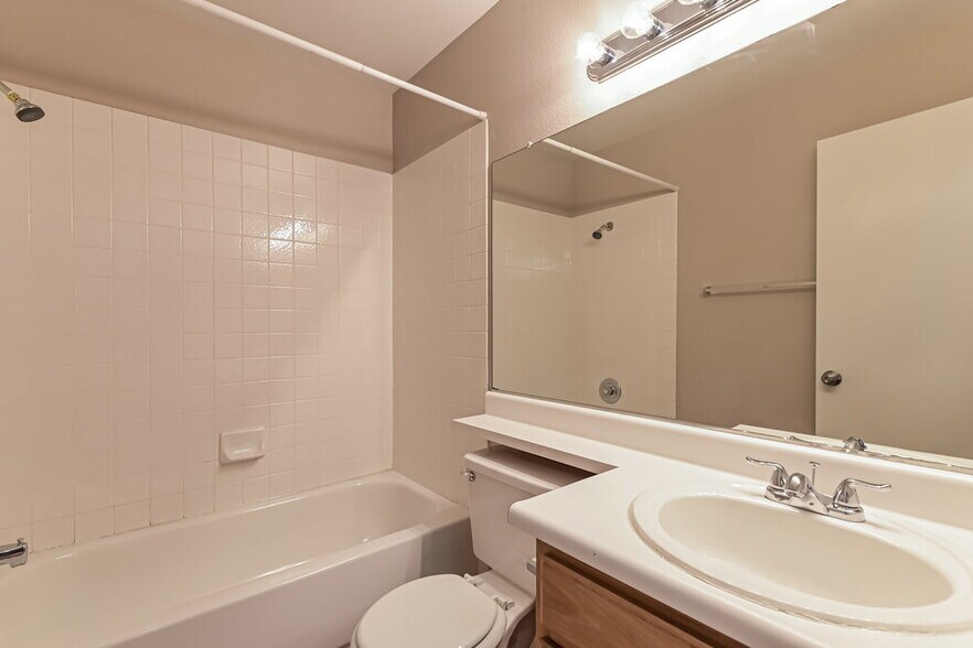 Building Photo - 6125 Wild Berry Dr
