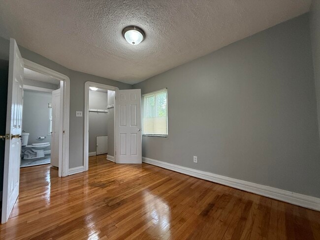 Building Photo - 4605 Devonshire Rd