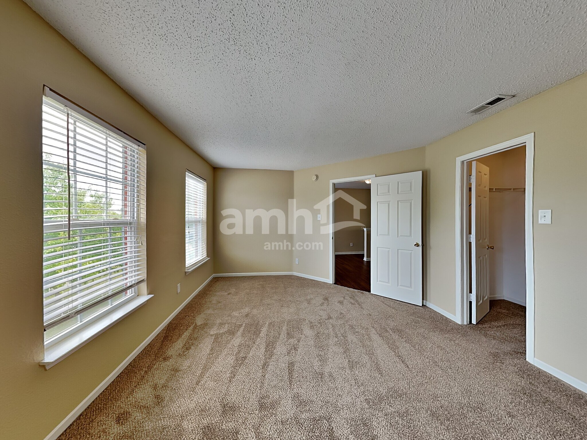 Building Photo - 13993 Meadow Lake Dr