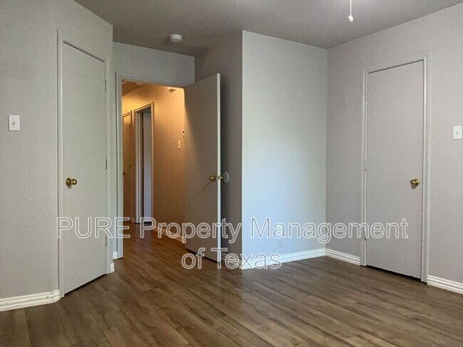 Building Photo - 246 Marvin Cove