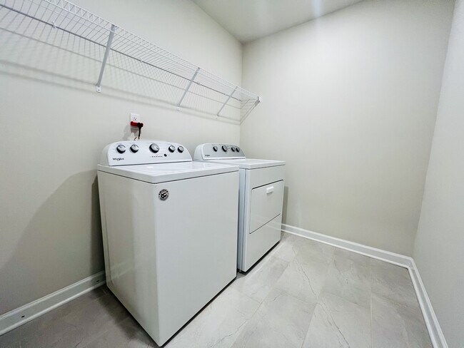 Building Photo - 3011 Lisburn St