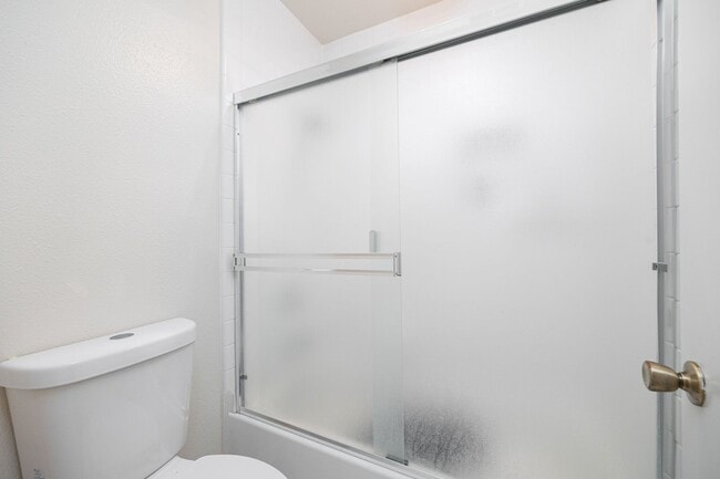 Building Photo - Gorgeous 2 Bedroom Townhouse in the Heart of Mira Mesa!