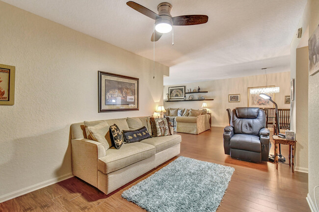 Building Photo - 5842 Crystal Shores Dr