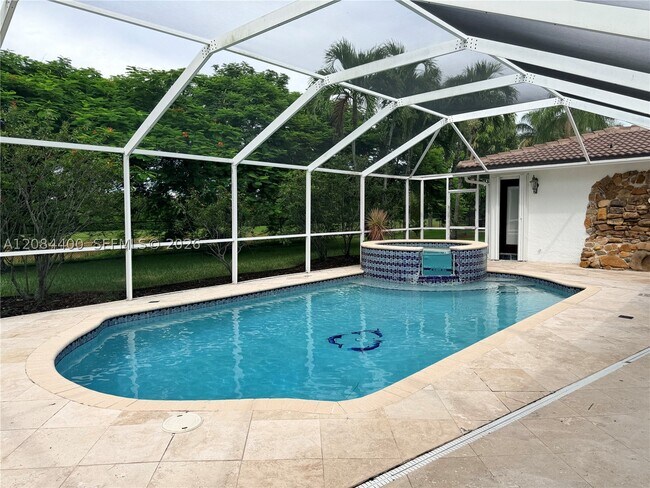 Building Photo - 16643 Golfview Dr