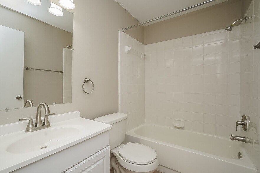 Building Photo - 1070 Bridlewood Way