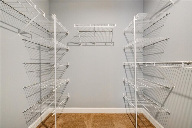 Building Photo - 3 bedroom 2 Bath Large Apartment Home $1,569/mo Rent