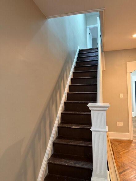 Building Photo - 1370 Narragansett St