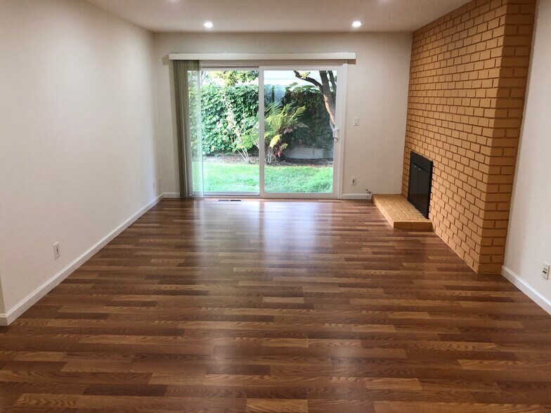 Building Photo - 1675 Whitwood Ln