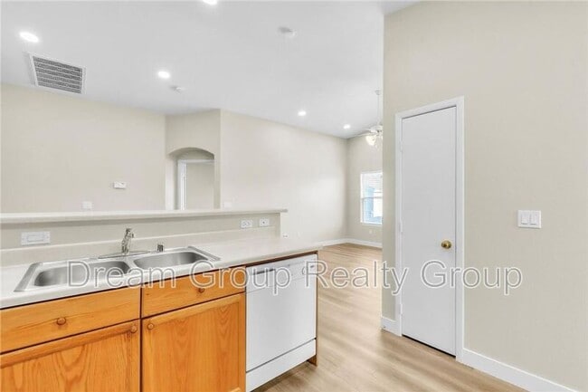 Building Photo - 8842 Duncan Barrel Ave