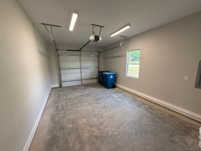 Building Photo - Newly Built 3-Bedroom Gem with Easy Highwa...